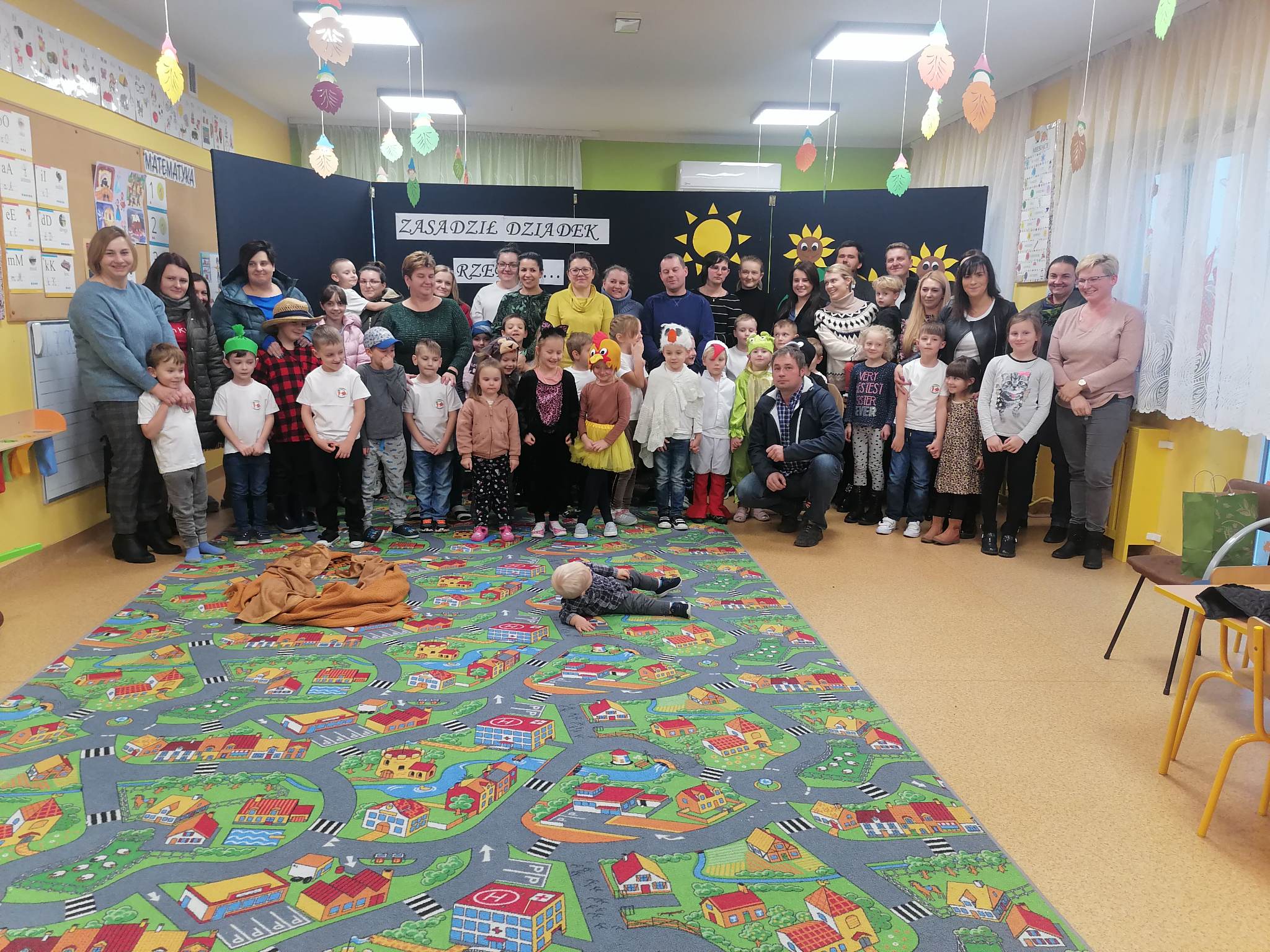 UDZIAŁ RODZICÓW W SPOTKANIU Z „RZEPKĄ”.